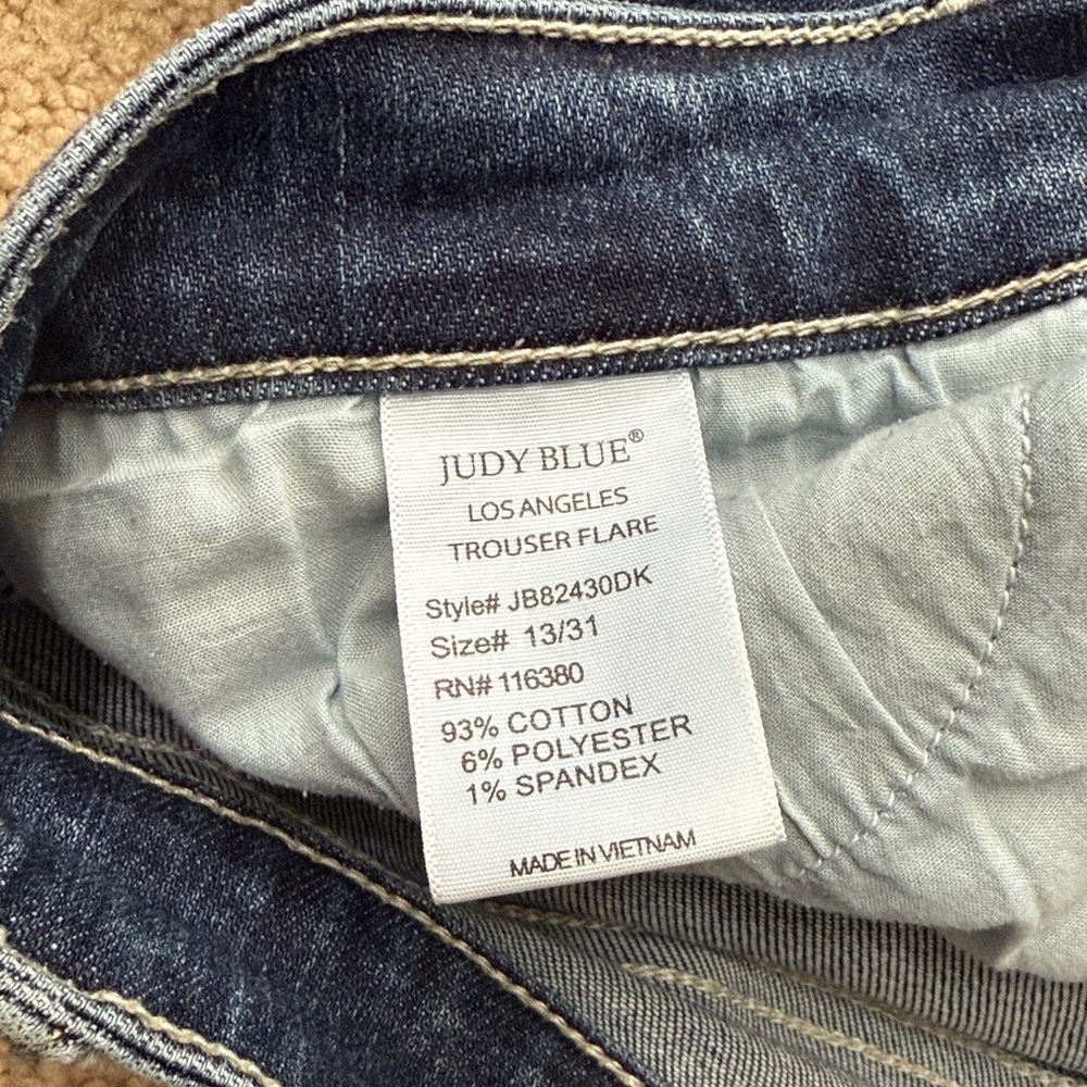 Judy Blue High Rise Distressed Dark Indigo Trouser Flare Stretch Jeans Size 31 - Picture 8 of 9